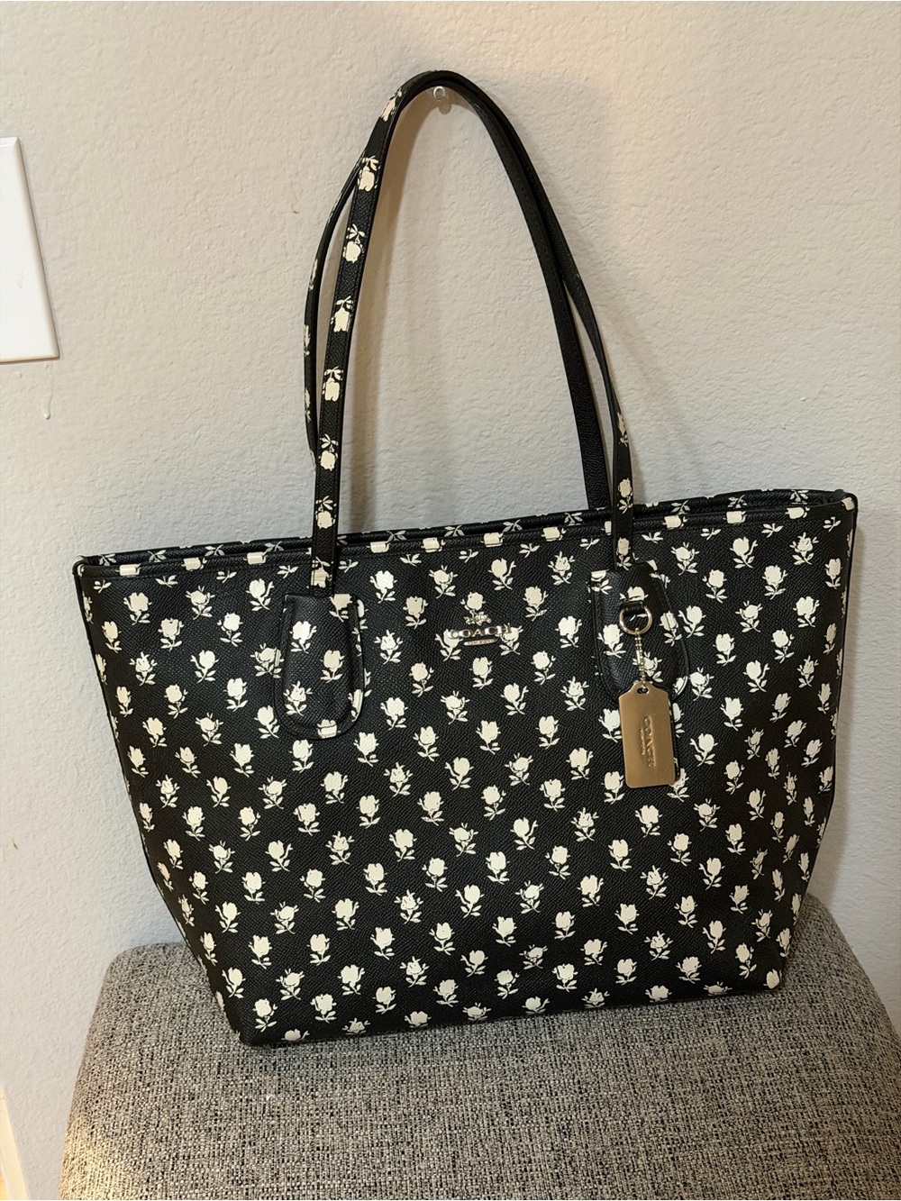 Coach - Badlands Floral - Zip Top Tote - Black and White - Roses - Coated Canvas